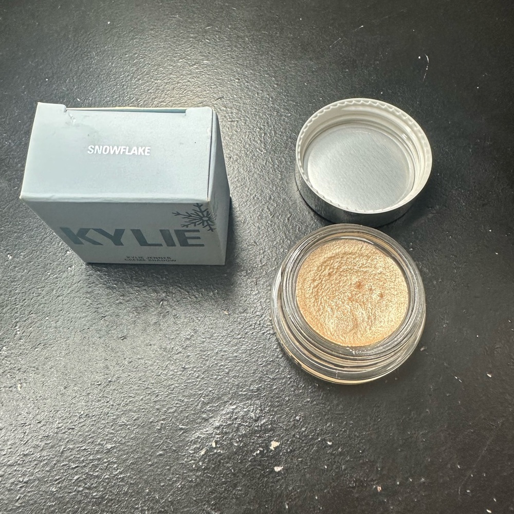 Creme eye shadow
